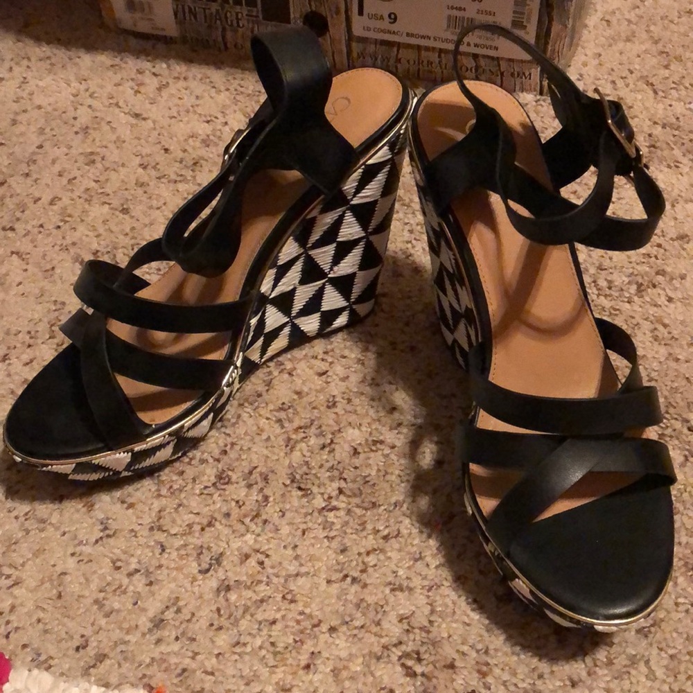 Black and white wedges